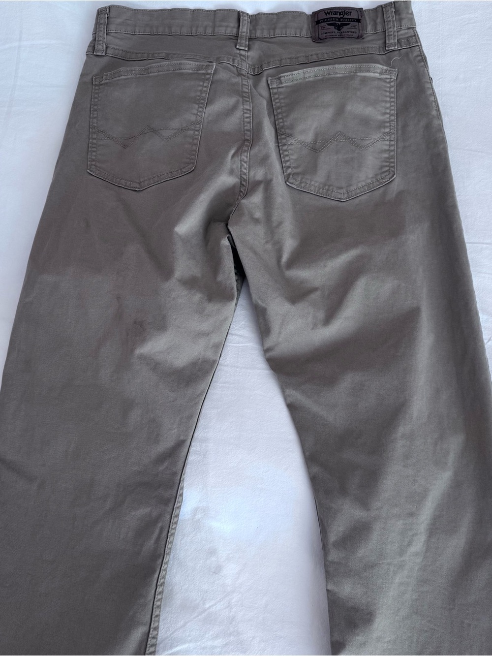 Wrangler Men's Slim Straight Jeans in Khaki - Picture 3 of 6